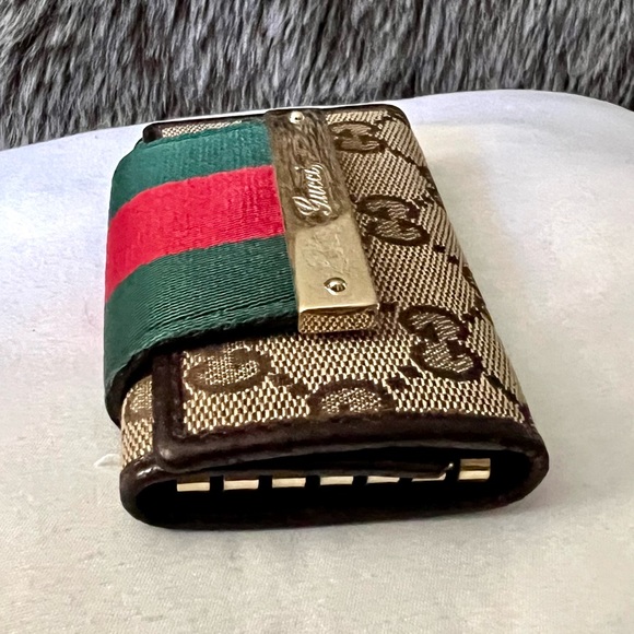 đź‘‘âś…PRICE FIRMâś… AUTHENTIC Gucci Web 6 Key Holder - Picture 5 of 17